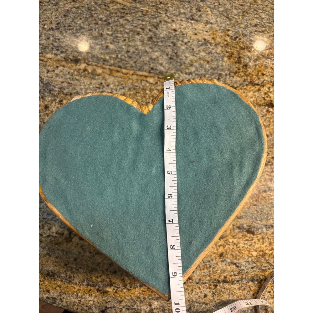 Vintage Heart Shaped Wicker‎ Basket Friendship Starts With A Smile Gingham Lid